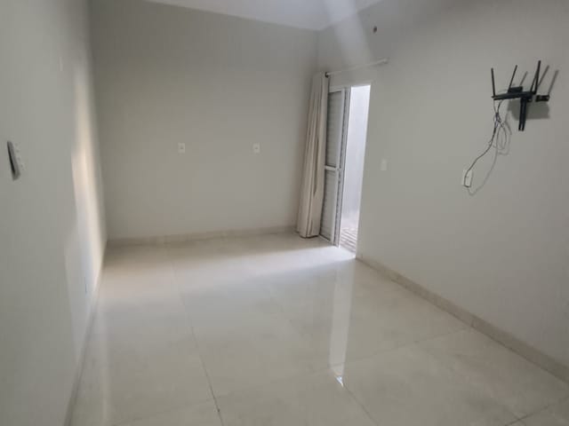 Casa 3 quartos e 2 banheiros, para alugar, no bairro Toselar em Birigüi