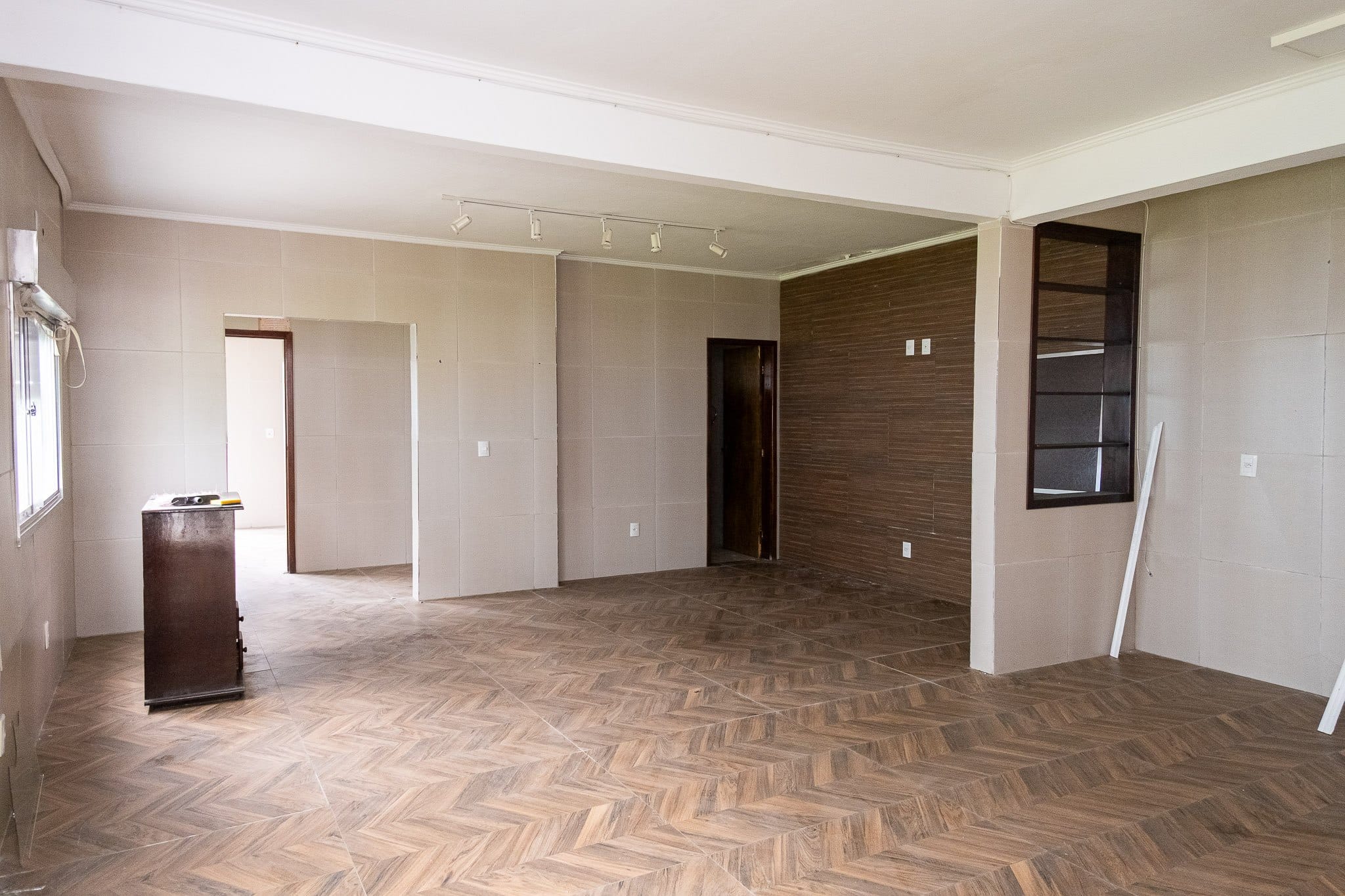Casa à venda no Fragata, Pelotas – 350 m², 4 quartos, 4 banheiros, churrasqueira, ótima posição solar e 8 vagas de garagem.