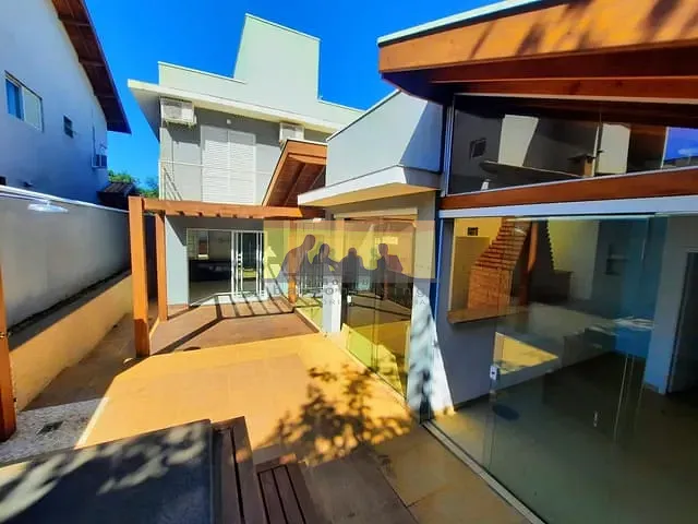 Casa com 300m² 3 quartos e 4 banheiros, para alugar, no bairro Fazenda Santa Cândida em Campinas
