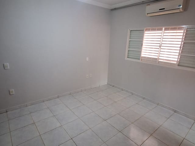 Casa 3 quartos e 2 banheiros, para alugar, no bairro Vila Roberto em Birigüi