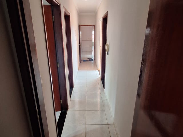 Casa 3 quartos e 2 banheiros, para alugar, no bairro Vila Roberto em Birigüi