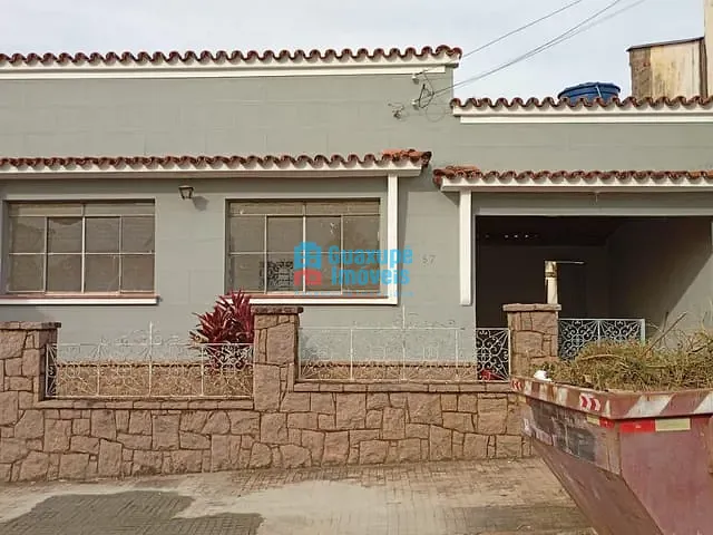 Casa com 278m² 2 quartos e 1 banheiro, para alugar, no bairro Centro em Guaxupé