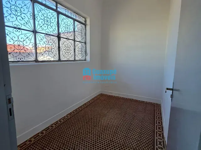 Casa com 278m² 2 quartos e 1 banheiro, para alugar, no bairro Centro em Guaxupé