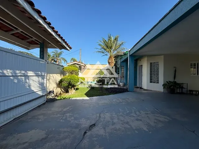 Casa com 553m² 7 quartos e 4 banheiros, à venda, no bairro Massaguaçu em Caraguatatuba