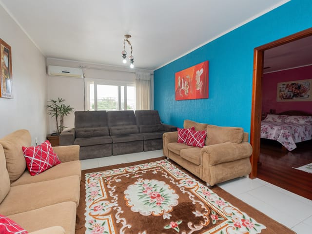 Casa com 384m² 3 quartos e 4 banheiros, à venda, no bairro Três Vendas em Pelotas