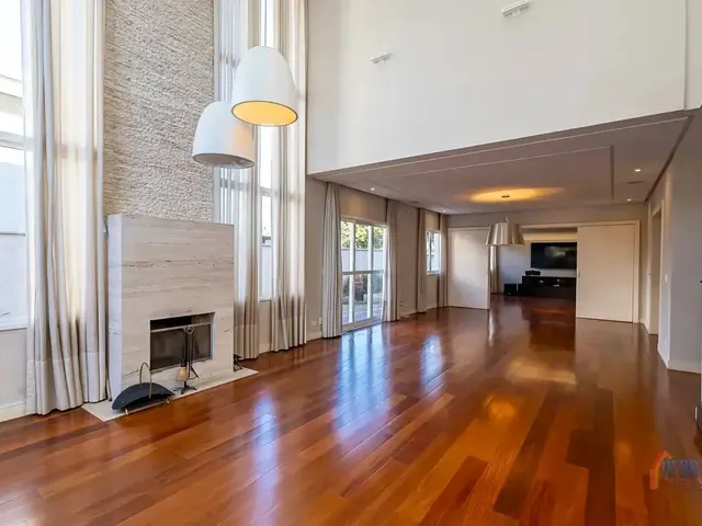 Casa com 700m² 4 quartos e 6 banheiros, à venda, no bairro Campo Comprido em Curitiba