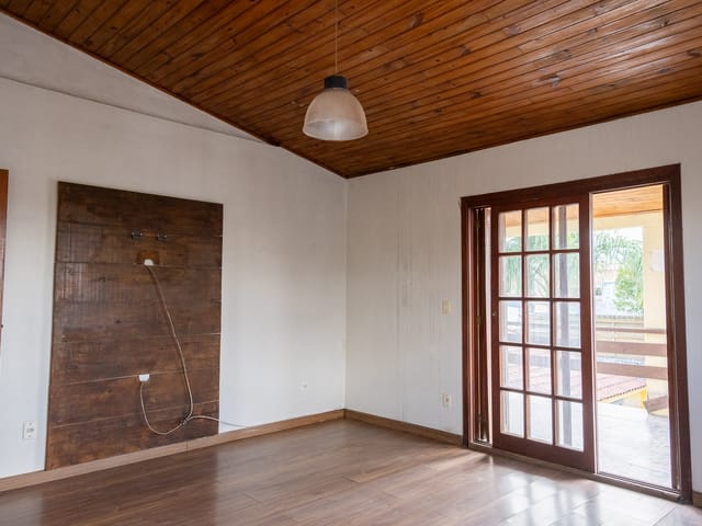 Casa 5 quartos e 3 banheiros, à venda, no bairro Três Vendas em Pelotas