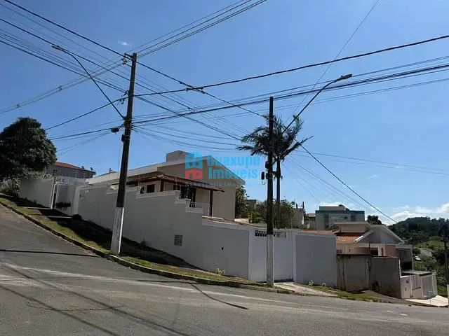 Casa com 350m² 2 quartos e 1 banheiro, à venda, no bairro Jardim Primavera em Guaxupé