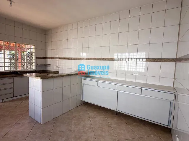 Casa com 350m² 2 quartos e 1 banheiro, à venda, no bairro Jardim Primavera em Guaxupé