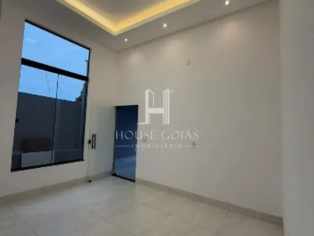 Casa com 180m² 3 quartos e 2 banheiros, à venda, no bairro Garavelo Residencial em Aparecida de Goiânia