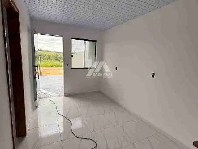 Casa 2 quartos e 1 banheiro, à venda, no bairro Cará-Cará em Ponta Grossa