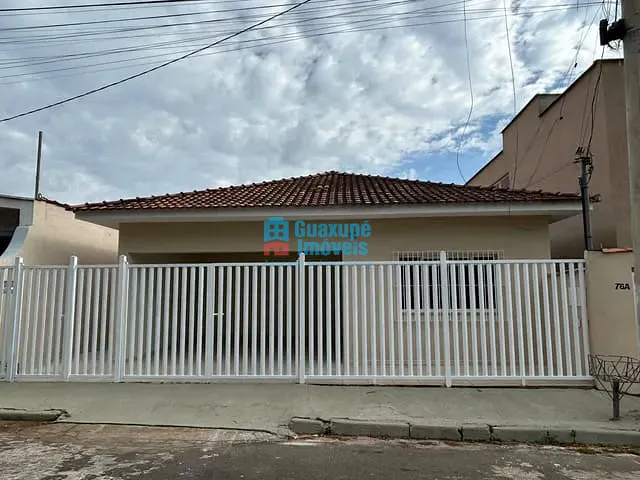 Casa 3 quartos e 2 banheiros, para alugar, no bairro Jardim Lepiane em Guaxupé