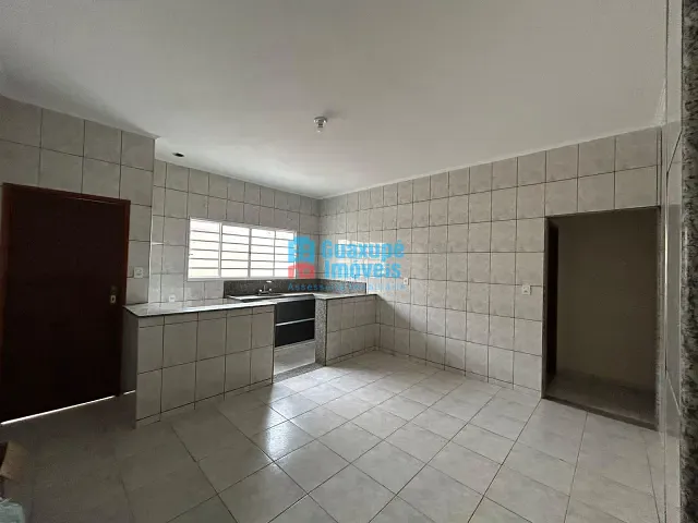 Casa 3 quartos e 2 banheiros, para alugar, no bairro Jardim Lepiane em Guaxupé