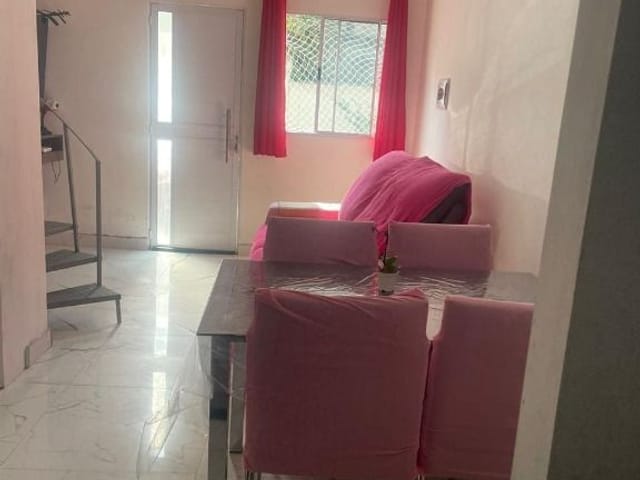 Casa com 148m² 2 quartos e 2 banheiros, à venda ou para alugar, no bairro Caiapia em Cotia