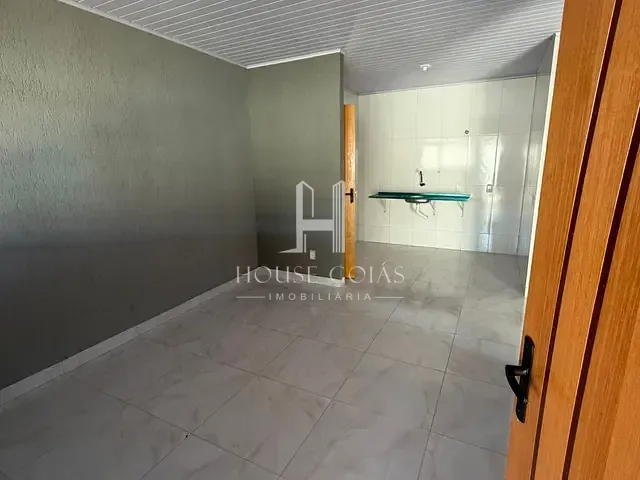 Casa com 250m² 2 quartos e 2 banheiros, à venda, no bairro Residencial Bandeiras em Guapó