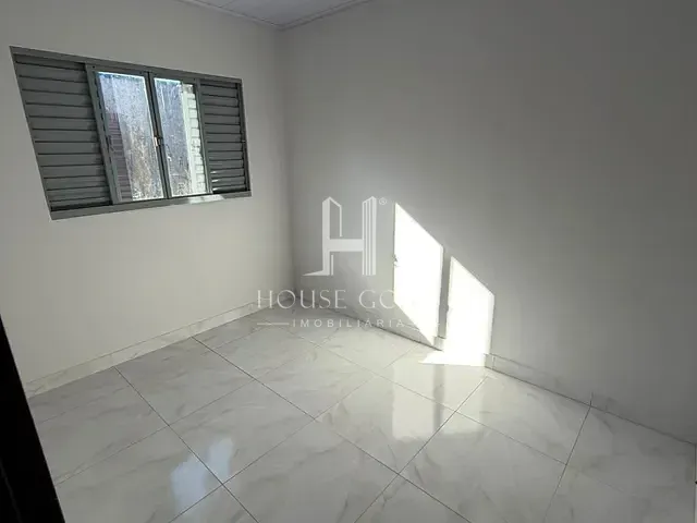 Casa com 250m² 2 quartos e 2 banheiros, à venda, no bairro Residencial Bandeiras em Guapó