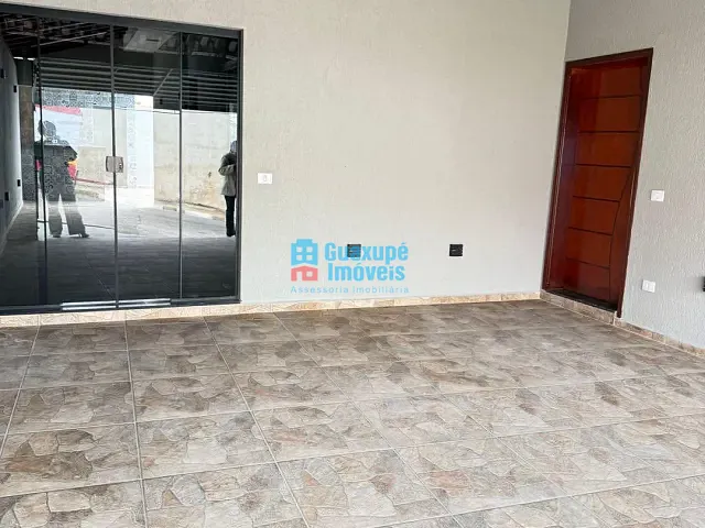 Casa com 250m² 2 quartos e 3 banheiros, à venda, no bairro Jardim Ouro Verde II em Guaxupé