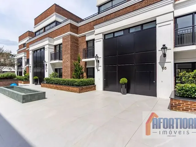 Casa com 1811m² 3 quartos e 4 banheiros, à venda, no bairro Ahú em Curitiba