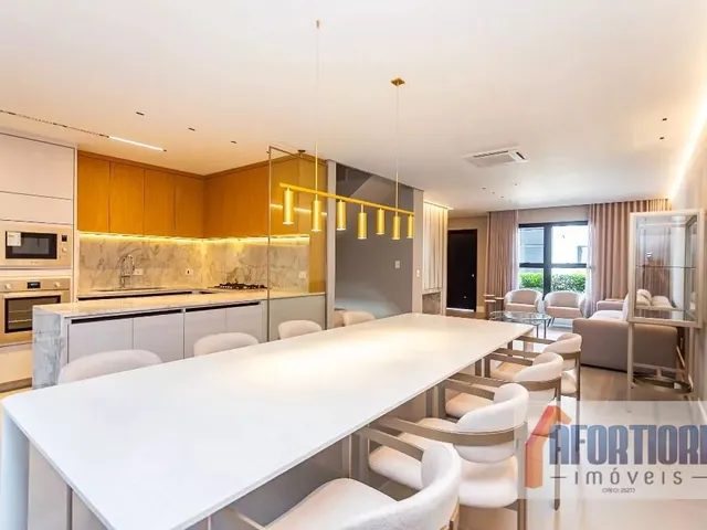 Casa com 1811m² 3 quartos e 4 banheiros, à venda, no bairro Ahú em Curitiba