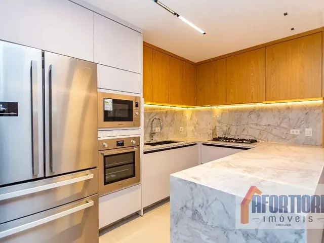 Casa com 1811m² 3 quartos e 4 banheiros, à venda, no bairro Ahú em Curitiba