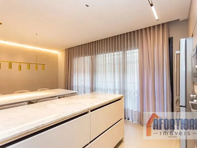 Casa com 1811m² 3 quartos e 4 banheiros, à venda, no bairro Ahú em Curitiba