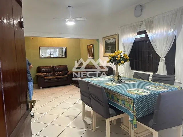 Casa com 423m² 3 quartos e 2 banheiros, à venda, no bairro Maranduba em Ubatuba
