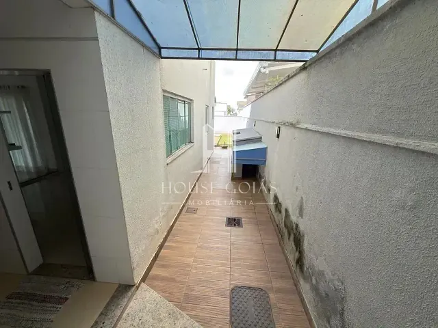 Casa com 370m² 3 quartos e 2 banheiros, à venda, no bairro Jardins Madri em Goiânia