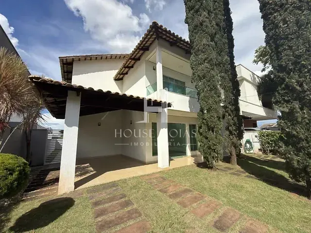 Casa com 370m² 3 quartos e 2 banheiros, à venda, no bairro Jardins Madri em Goiânia