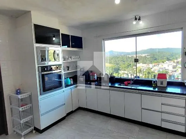 Casa com 300m² 2 quartos e 4 banheiros, à venda, no bairro Jardim Bertioga em Várzea Paulista
