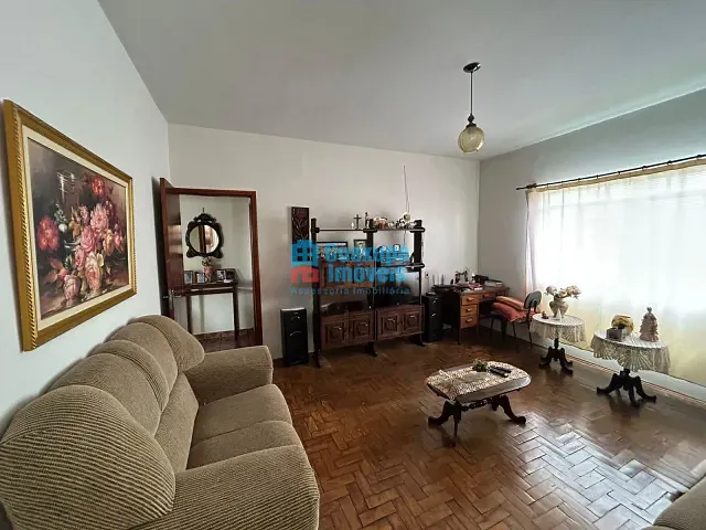 Casa com 326m² 2 quartos e 1 banheiro, à venda, no bairro Centro em Guaxupé