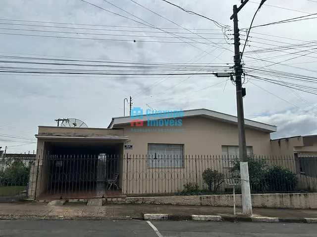 Casa com 326m² 2 quartos e 1 banheiro, à venda, no bairro Centro em Guaxupé