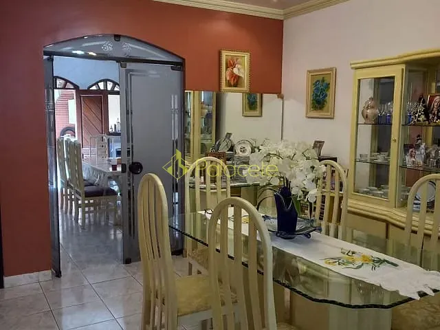 Casa com 240m² 4 quartos e 3 banheiros, à venda, no bairro Terra Nova em Taubaté