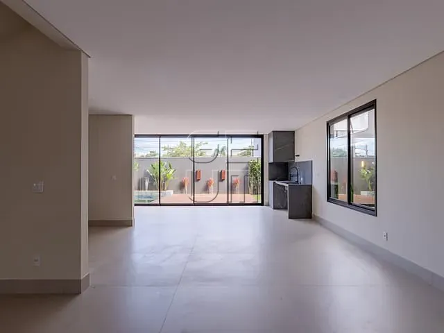 Casa com 250m² 4 quartos e 5 banheiros, à venda, no bairro Jardim Montecatini em Londrina
