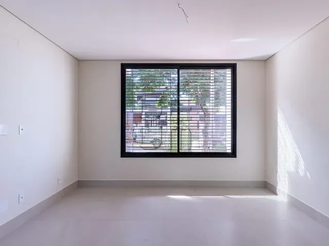 Casa com 250m² 4 quartos e 5 banheiros, à venda, no bairro Jardim Montecatini em Londrina