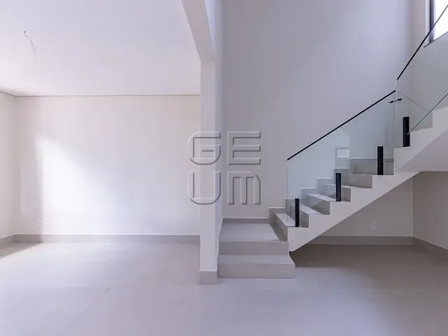 Casa com 250m² 4 quartos e 5 banheiros, à venda, no bairro Jardim Montecatini em Londrina