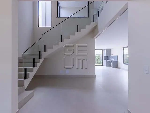 Casa com 250m² 4 quartos e 5 banheiros, à venda, no bairro Jardim Montecatini em Londrina