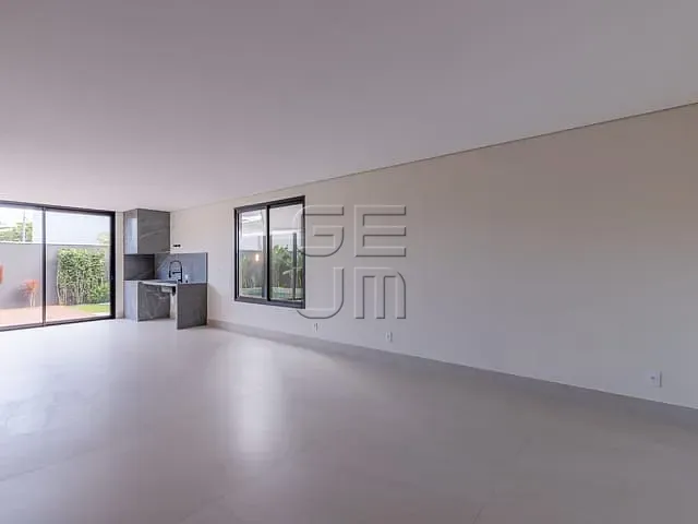 Casa com 250m² 4 quartos e 5 banheiros, à venda, no bairro Jardim Montecatini em Londrina