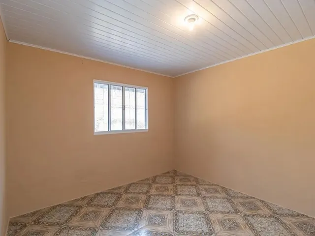 Casa 2 quartos e 1 banheiro, para alugar, no bairro Campo Comprido em Curitiba