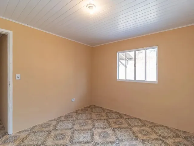 Casa 2 quartos e 1 banheiro, para alugar, no bairro Campo Comprido em Curitiba
