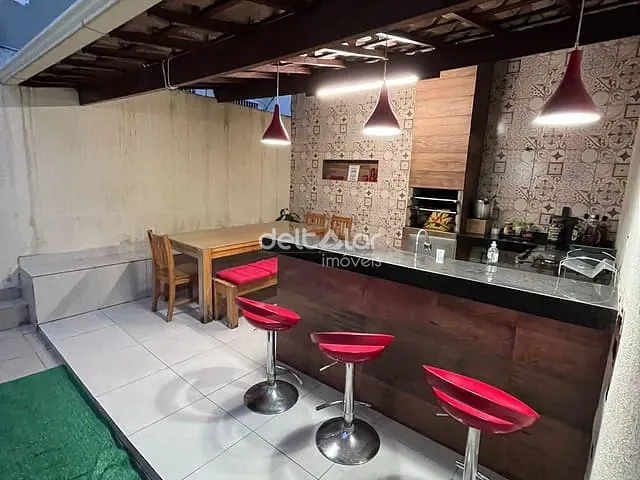 Casa com 220m² 3 quartos e 2 banheiros, à venda, no bairro Santa Mônica em Belo Horizonte