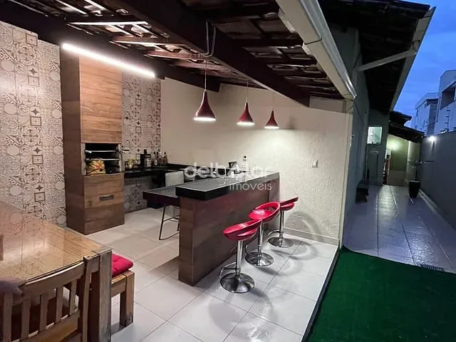 Casa com 220m² 3 quartos e 2 banheiros, à venda, no bairro Santa Mônica em Belo Horizonte