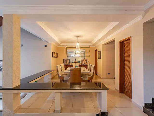 Casa com 400m² 5 quartos e 5 banheiros, à venda, no bairro Andrade em Londrina