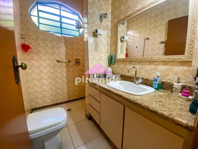 Casa com 10m² 3 quartos e 2 banheiros, à venda, no bairro Jardim Esplanada em São José Dos Campos
