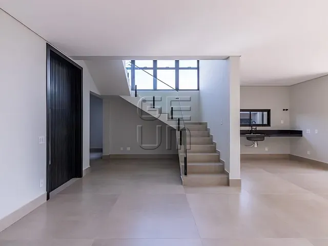 Casa com 254m² 4 quartos e 5 banheiros, à venda, no bairro Jardim Morumbi em Londrina