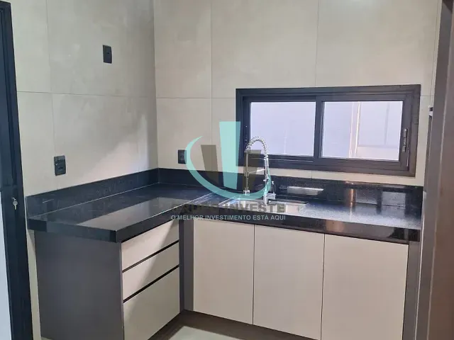 Casa com 305m² 3 quartos e 5 banheiros, à venda, no bairro Parque Planalto em Araraquara