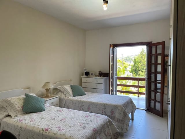 Casa com 960m² 3 quartos e 5 banheiros, à venda, no bairro Bairro do Maranhao em Cotia