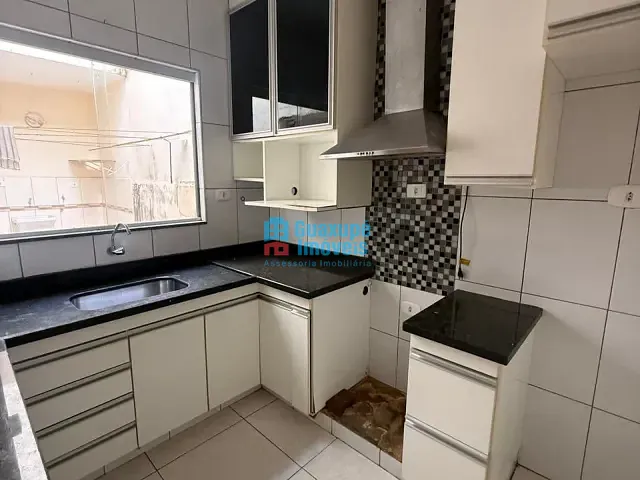 Casa 3 quartos e 4 banheiros, para alugar, no bairro Vila Rica em Guaxupé