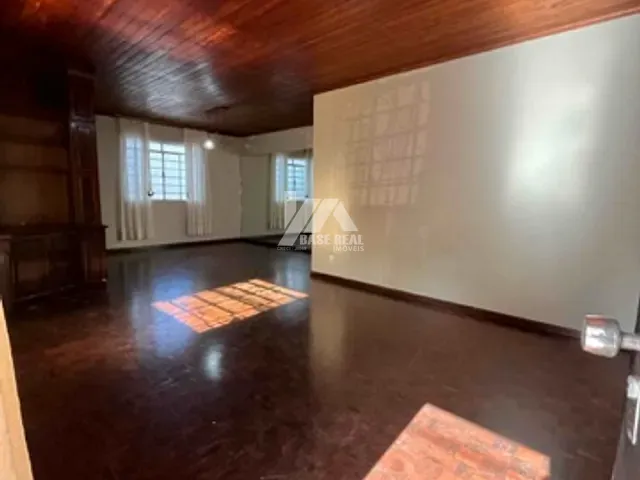 Casa com 360m² 3 quartos e 2 banheiros, à venda, no bairro Uvaranas em Ponta Grossa