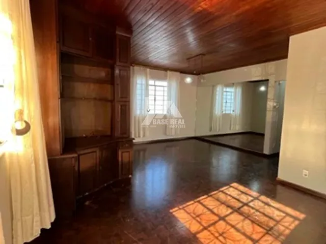 Casa com 360m² 3 quartos e 2 banheiros, à venda, no bairro Uvaranas em Ponta Grossa