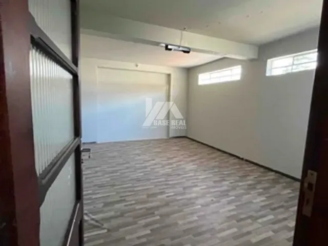 Casa com 360m² 3 quartos e 2 banheiros, à venda, no bairro Uvaranas em Ponta Grossa